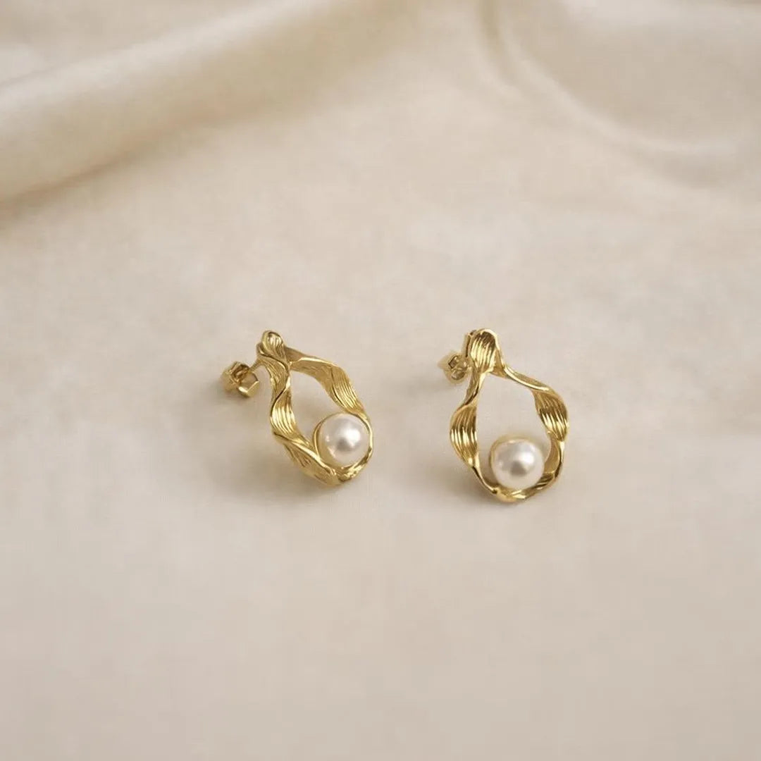 Elegant Pearl Drop Earrings – 18K Gold Plated