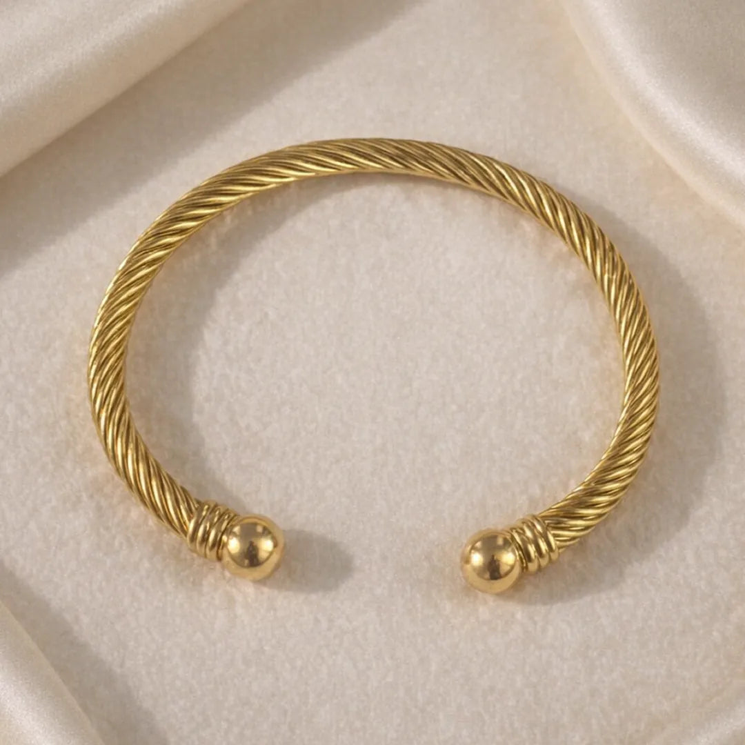 Elegant 18k gold-plated slave bracelet