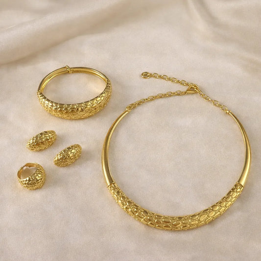 Luxury lightweight 18k gold-plated vintage jewelry set.